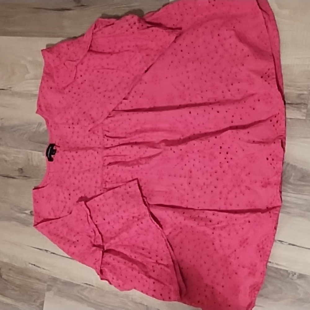 Elegant Pink Eyelet Blouse - Picture 4 of 4